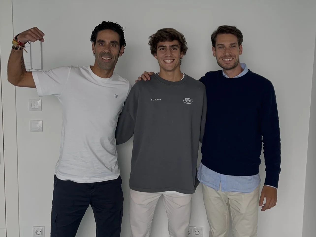 Rubén con uno de sus atletas en consulta